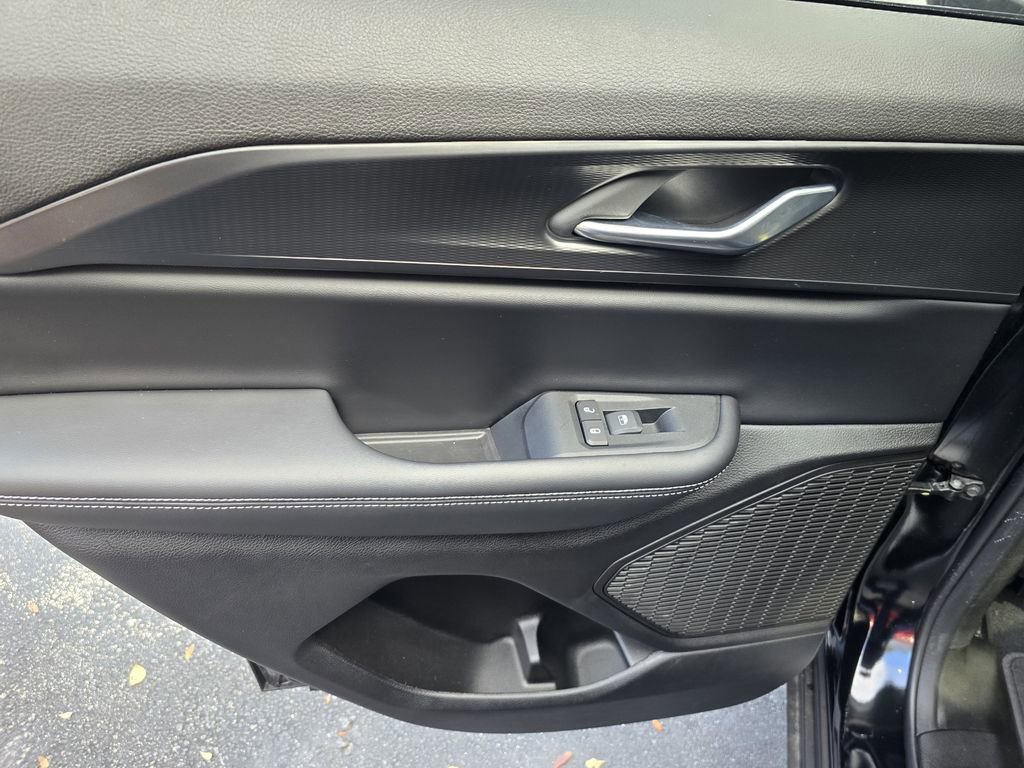 Used 2025 Jeep Grand Cherokee Altitude image 9