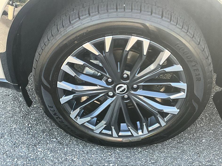 Certified 2025 Nissan Rogue Platinum AWD/4WD image 9