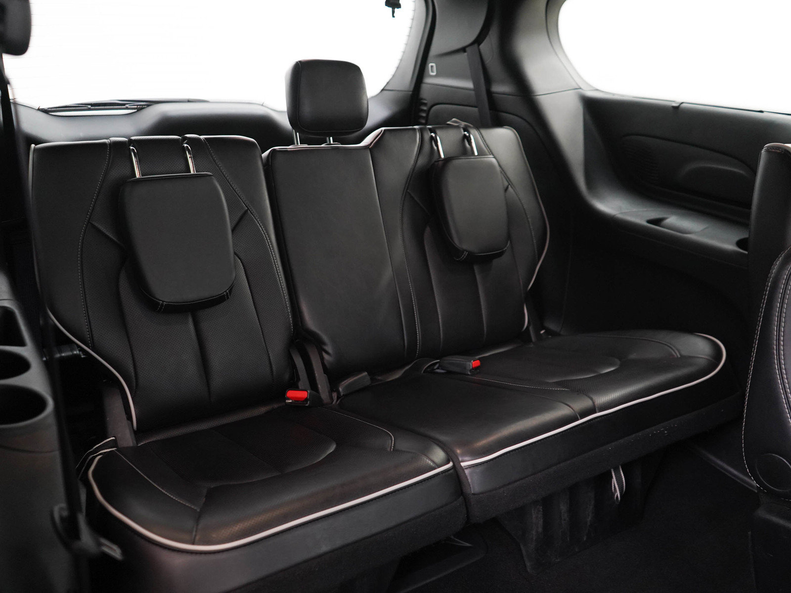 Used 2025 Chrysler Pacifica Limited FWD image 13