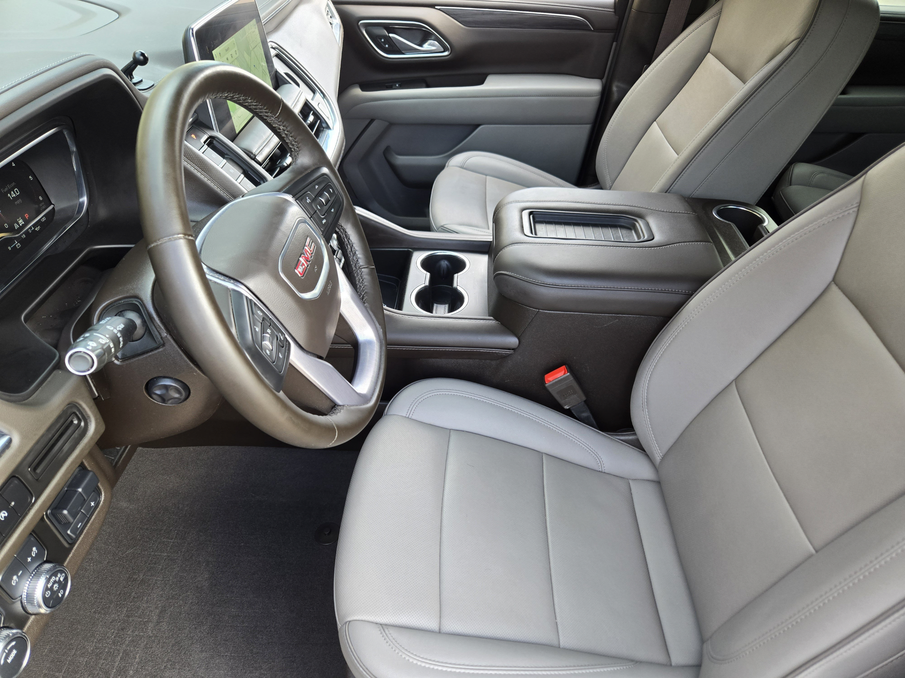 Used 2024 GMC Yukon XL SLT w/ SLT Premium Package AWD/4WD image 19