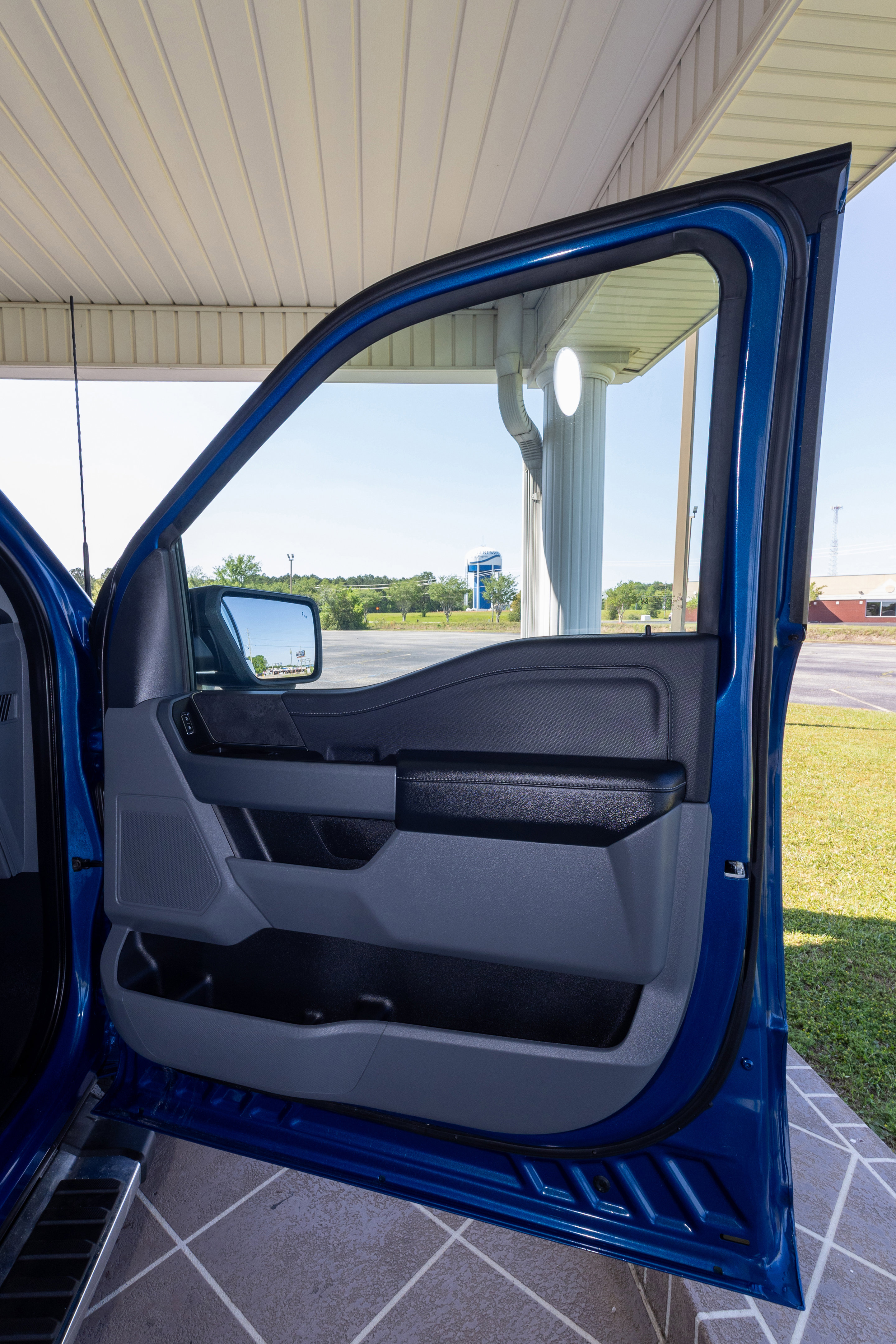 Used 2024 Ford F150 XLT w/ FX4 Off-Road Package image 23