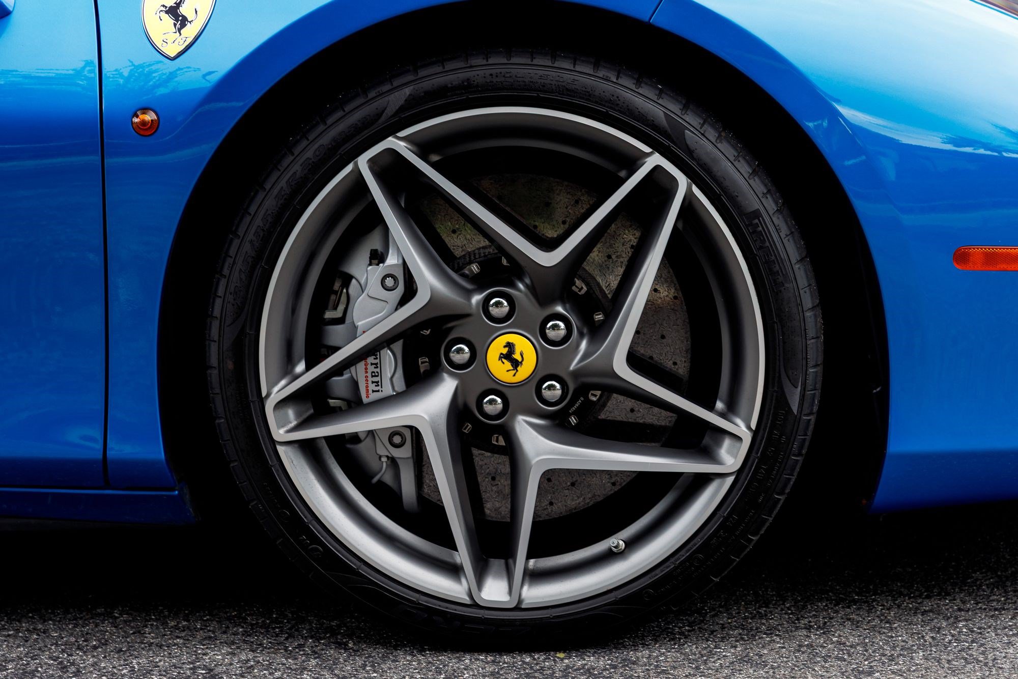 Used 2019 Ferrari 488 Spider RWD image 16