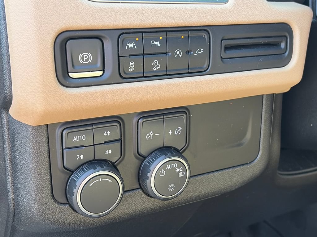 Used 2021 Chevrolet Suburban Premier AWD/4WD image 22