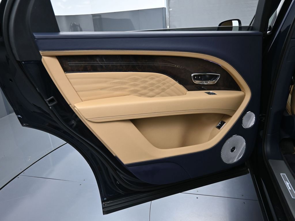 Certified 2023 Bentley Bentayga Extended Wheelbase AWD/4WD image 25