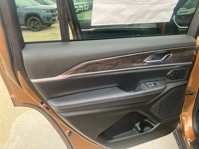 New 2026 Jeep Grand Cherokee L Limited w/ Limited Altitude Package AWD/4WD image 20