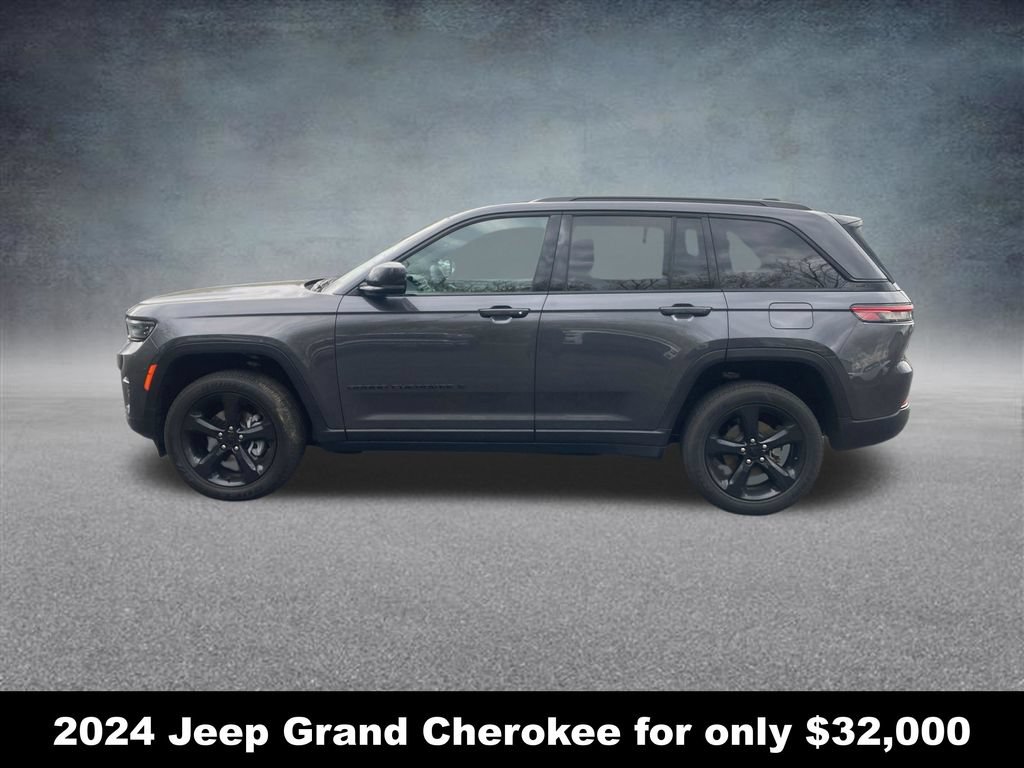 Used 2024 Jeep Grand Cherokee Altitude AWD/4WD image 2