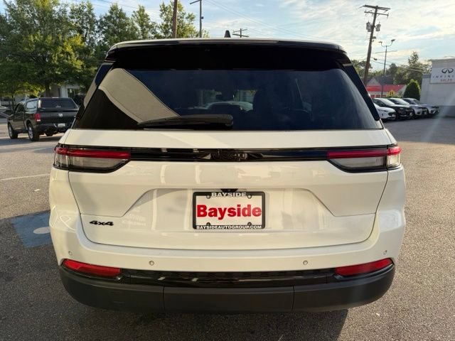 Used 2023 Jeep Grand Cherokee Altitude AWD/4WD image 20