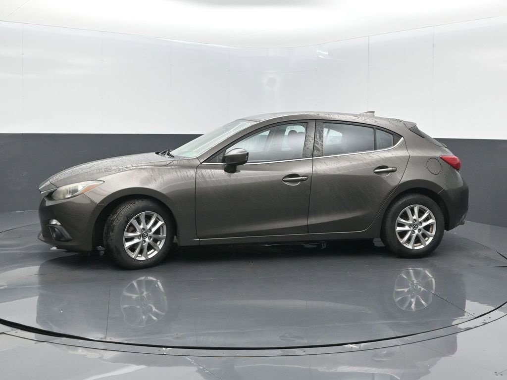 Used 2016 MAZDA MAZDA3 i Touring w/ Popular Equipment Package image 4