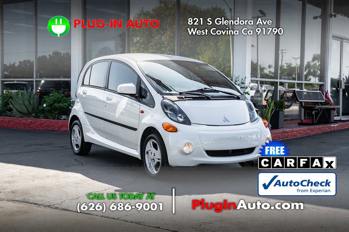 Used 2017 Mitsubishi i ES image 3