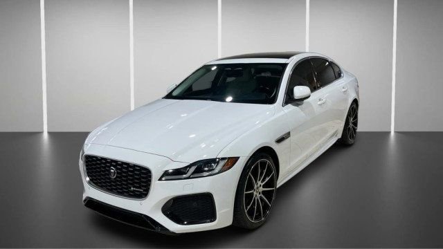 Used 2022 Jaguar XF R-Dynamic SE image 3