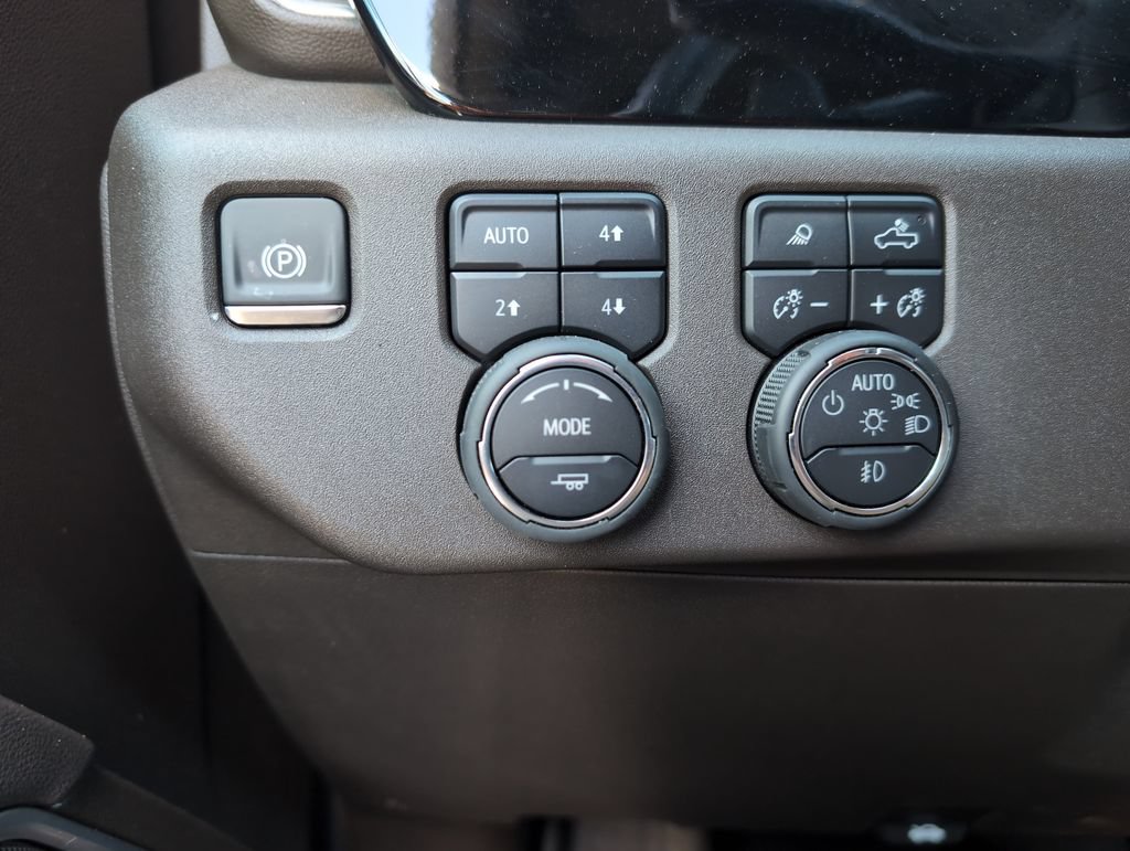 Used 2025 Chevrolet Silverado 1500 LTZ w/ LTZ Convenience Package II AWD/4WD image 18