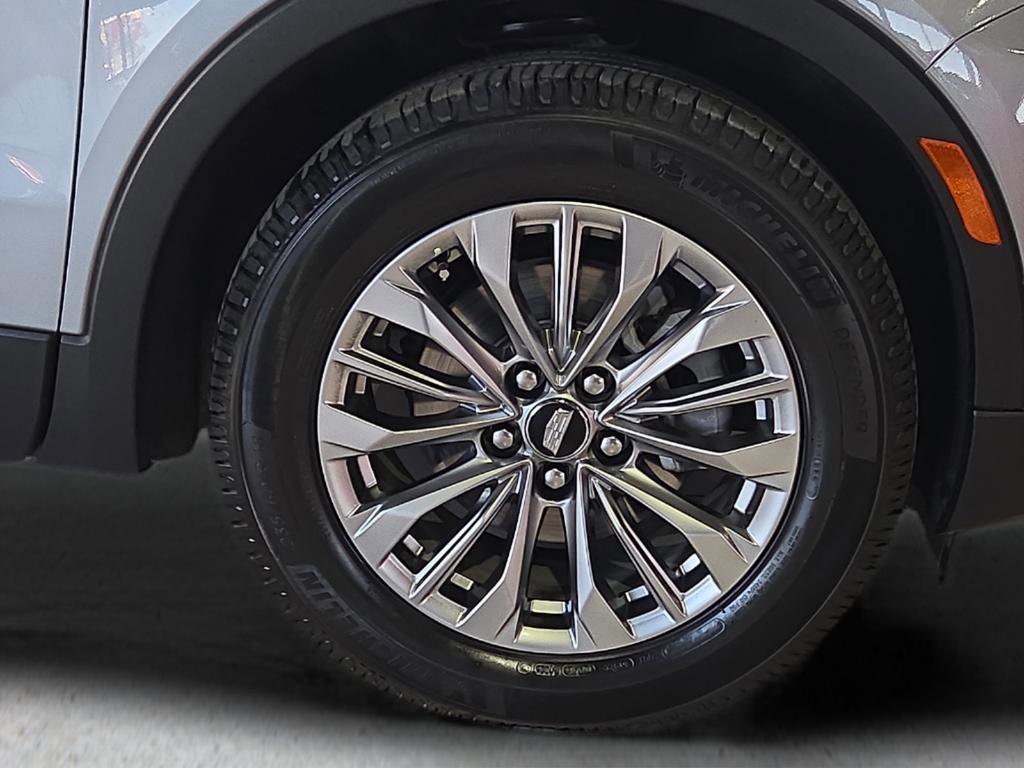 Used 2024 Cadillac XT4 Premium Luxury AWD/4WD image 9