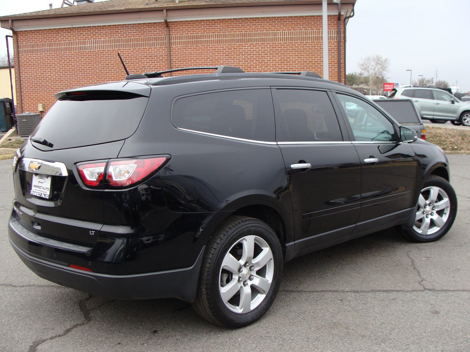 Used 2017 Chevrolet Traverse LT w/ Style and Technology Package image 6
