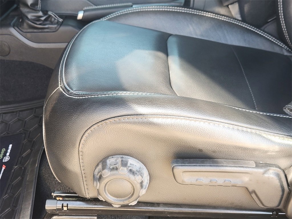 Used 2022 Jeep Wrangler Unlimited Sahara image 25