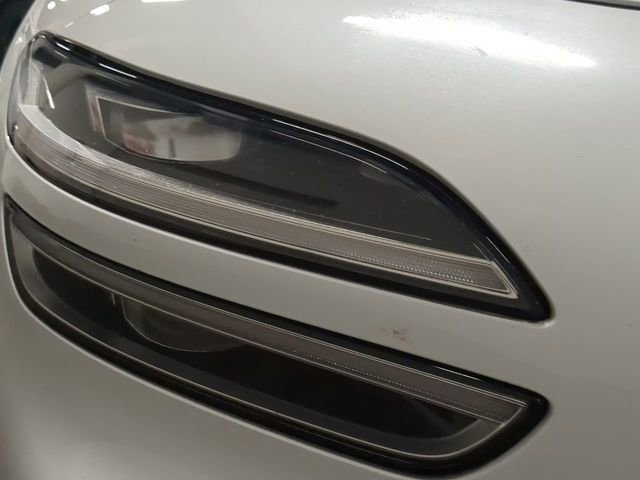 Used 2022 Genesis G70 2.0T w/ Prestige Package image 9