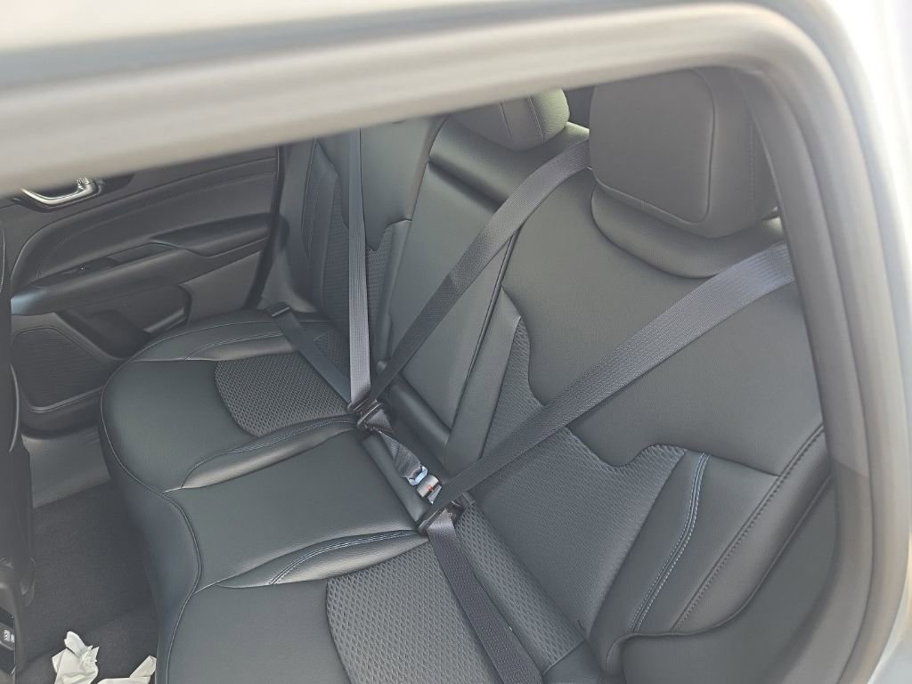 New 2026 Jeep Compass Latitude image 12