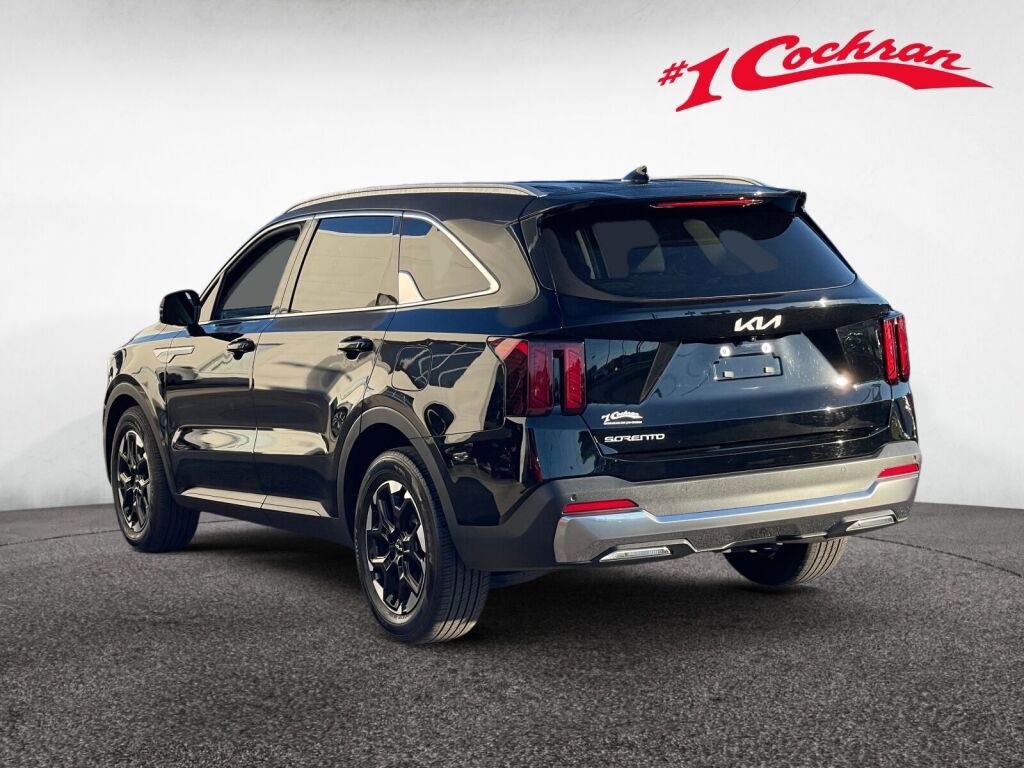 Used 2024 Kia Sorento S image 5
