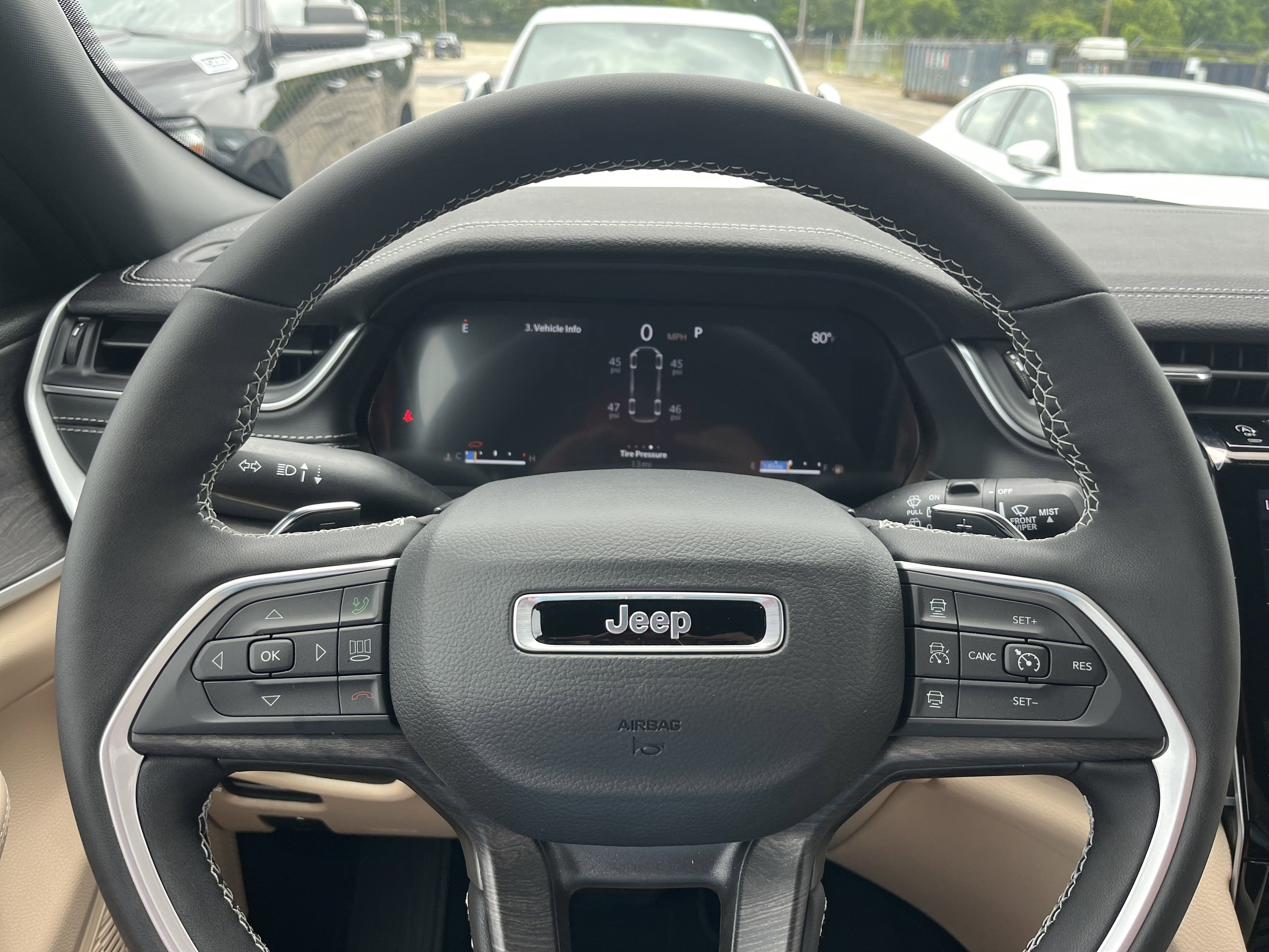 New 2025 Jeep Grand Cherokee L Limited w/ Black Appearance Package image 10