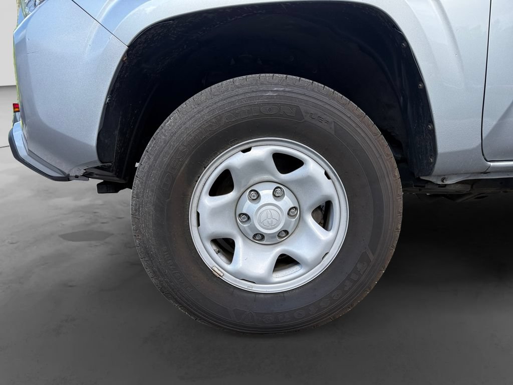 Used 2022 Toyota Tacoma SR AWD/4WD image 9