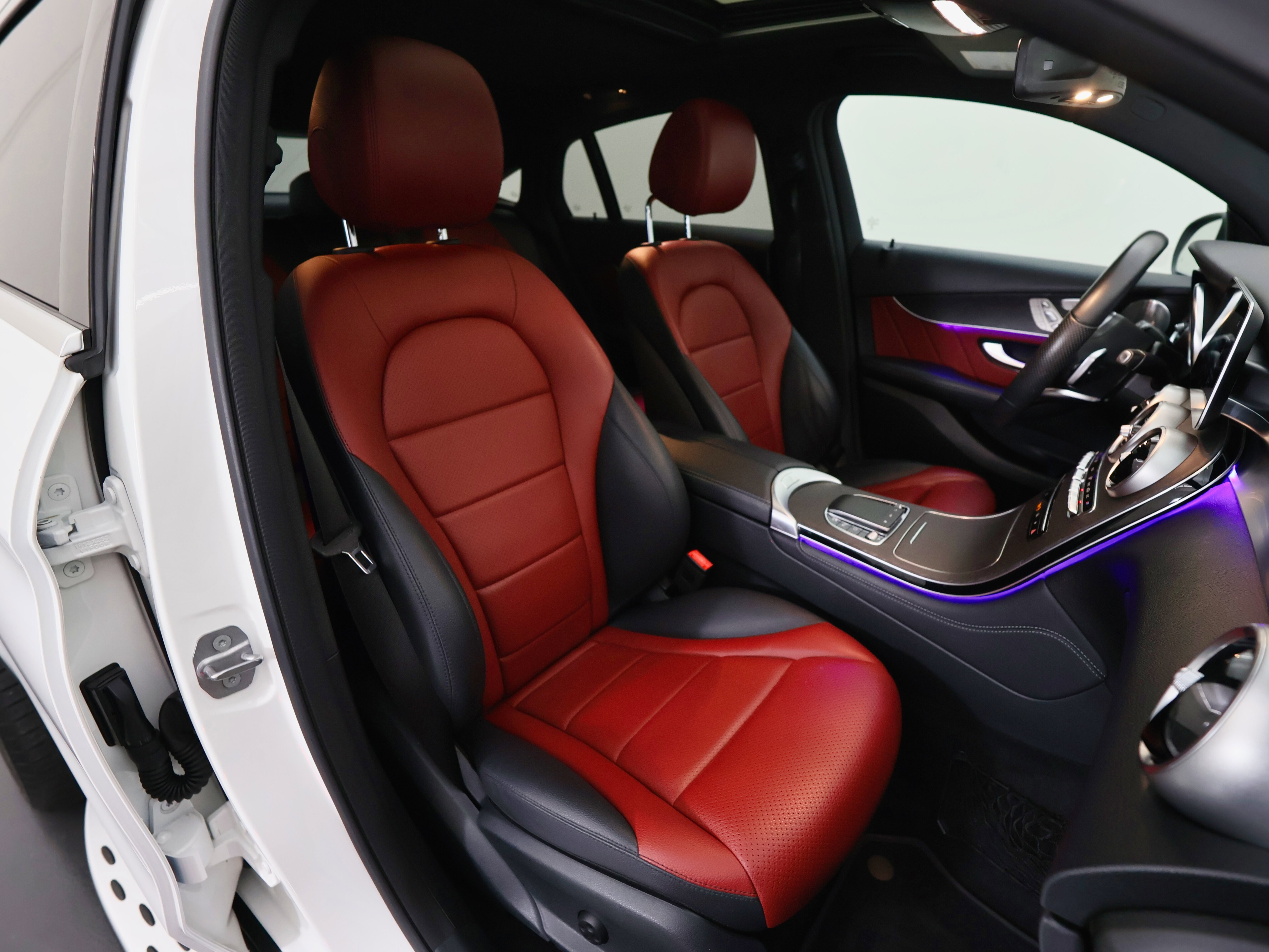 Used 2020 Mercedes-Benz GLC 300 4MATIC Coupe image 36