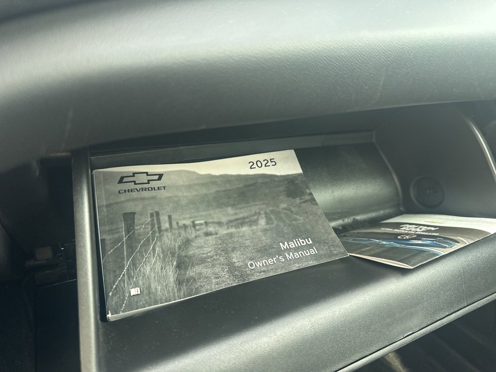 Used 2025 Chevrolet Malibu LT image 39