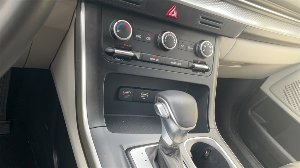 Used 2024 Kia Carnival LX image 22