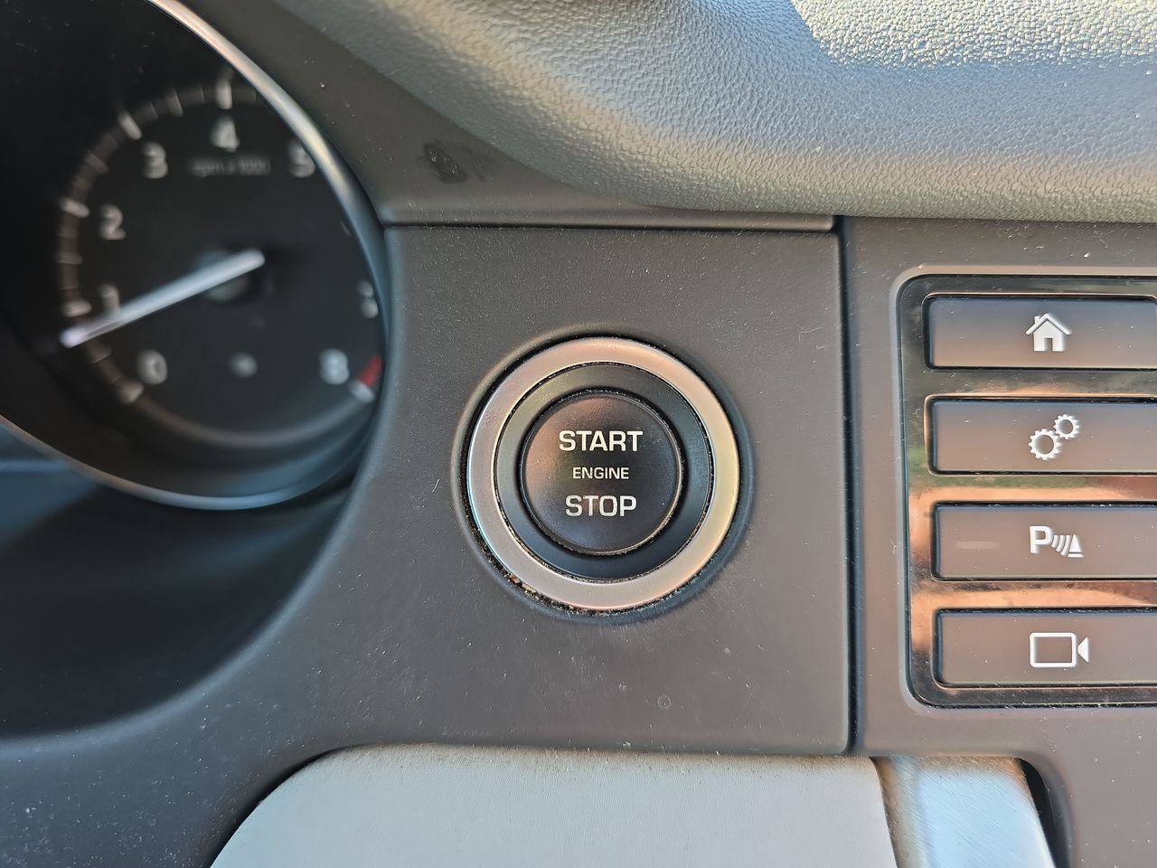 Used 2019 Land Rover Discovery Sport SE image 27