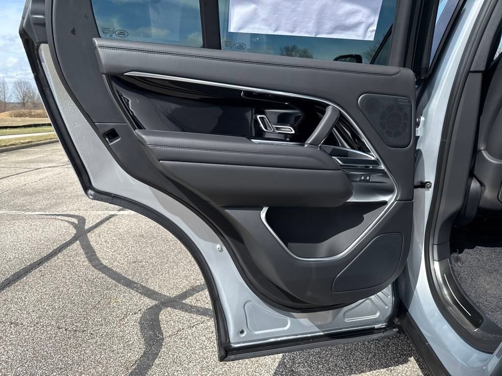 New 2025 Land Rover Range Rover SE AWD/4WD image 12