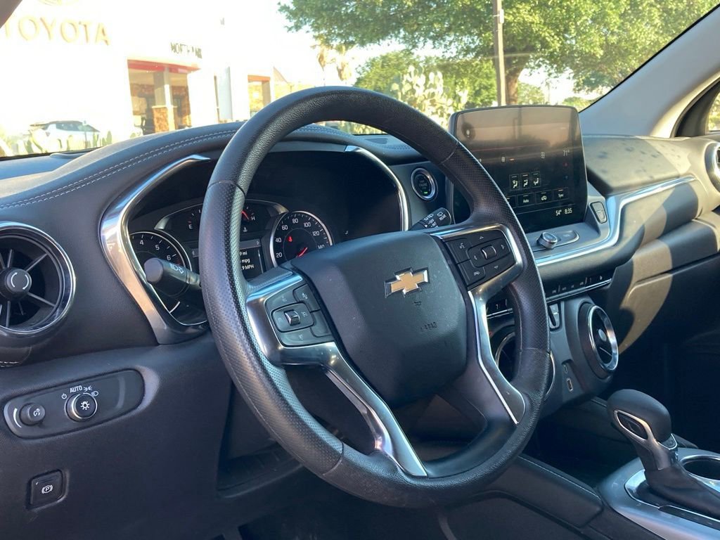 Used 2025 Chevrolet Blazer LT FWD image 4