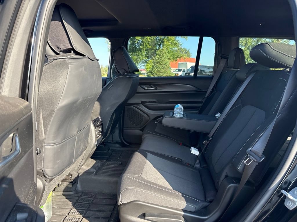 Used 2025 Jeep Grand Cherokee L Laredo w/ Luxury Tech Group I AWD/4WD image 14