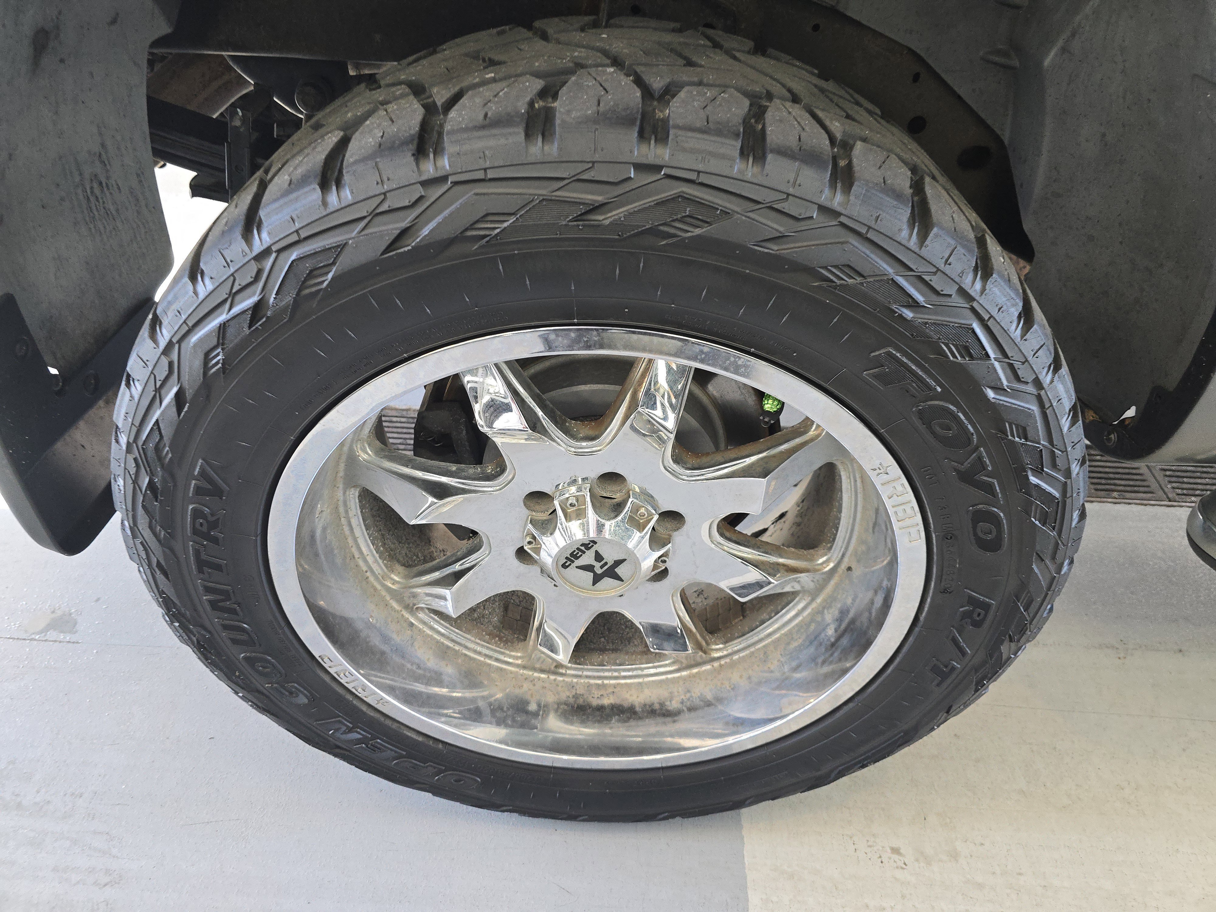 Used 2017 Nissan Titan SV RWD image 8