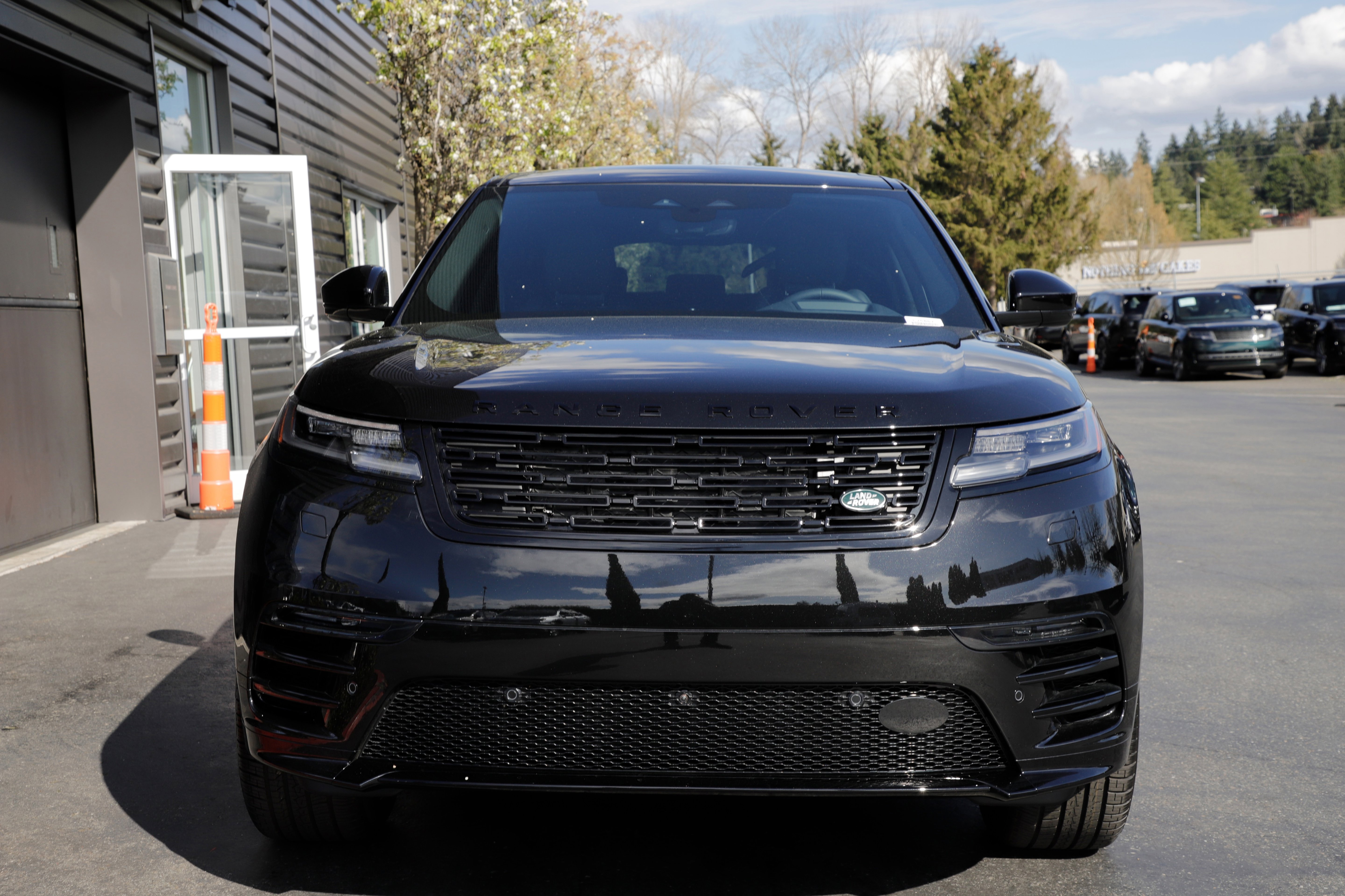 New 2026 Land Rover Range Rover Velar Dynamic SE AWD/4WD image 4