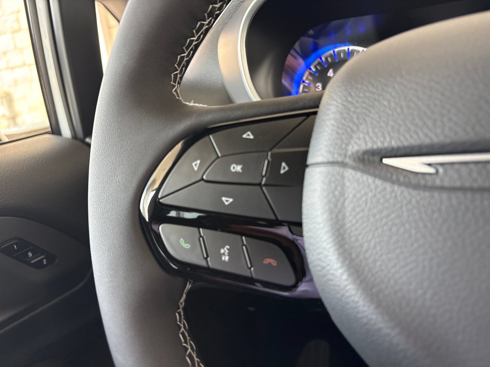 New 2027 Chrysler Pacifica Limited FWD image 46