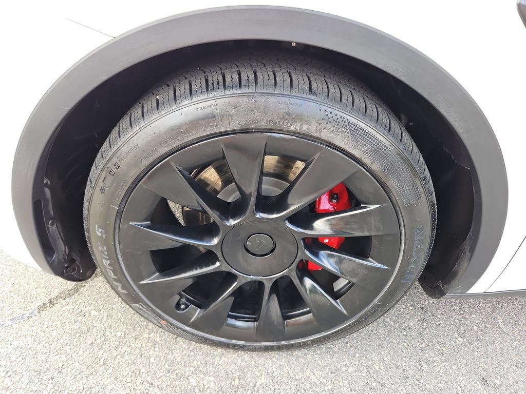 Used 2021 Tesla Model Y Long Range AWD/4WD image 31