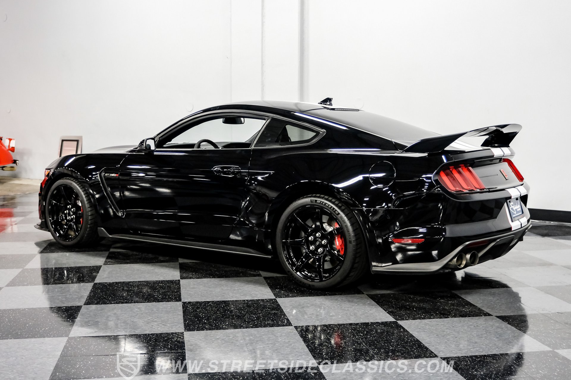 Used 2020 Ford Mustang Shelby GT350R w/ GT350R Equipment Group 920A RWD image 8
