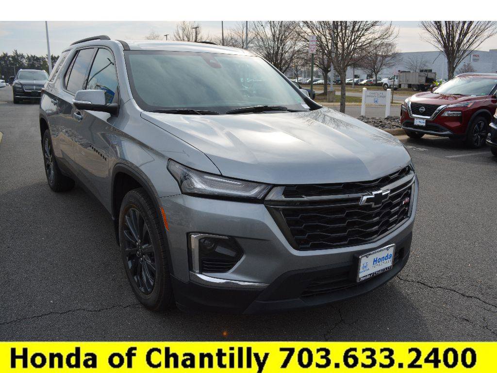 Used 2023 Chevrolet Traverse RS FWD image 1