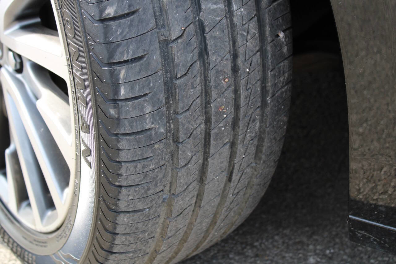 Used 2017 Lincoln Continental Select image 14