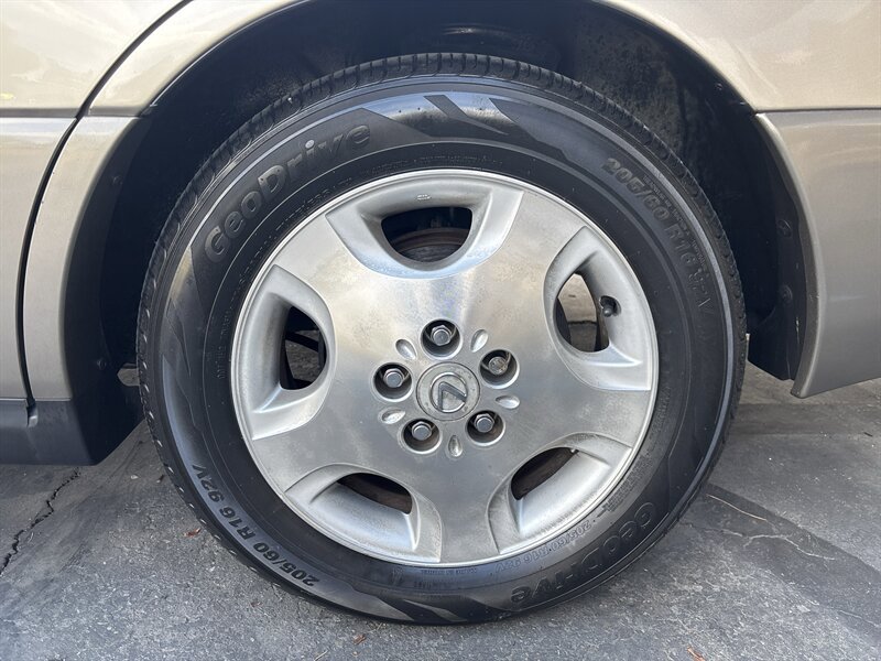 Used 2000 Lexus ES 330 FWD image 18