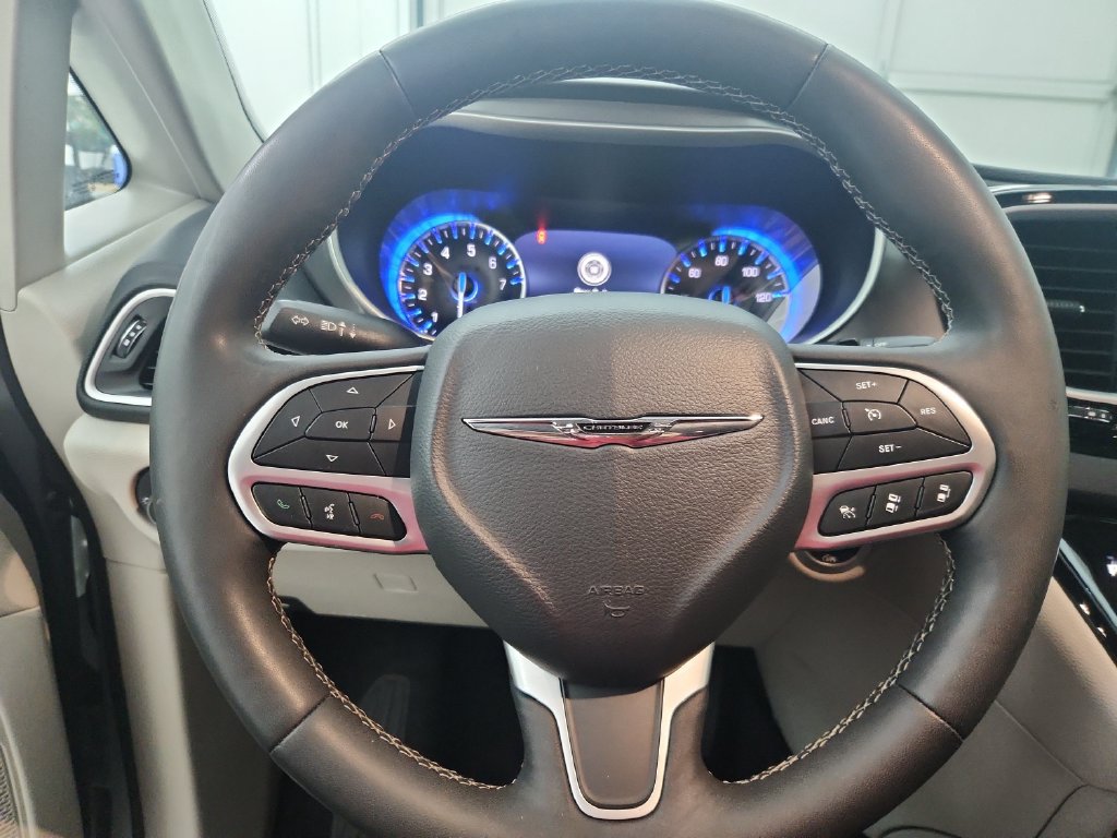 Certified 2024 Chrysler Pacifica Touring-L FWD image 25