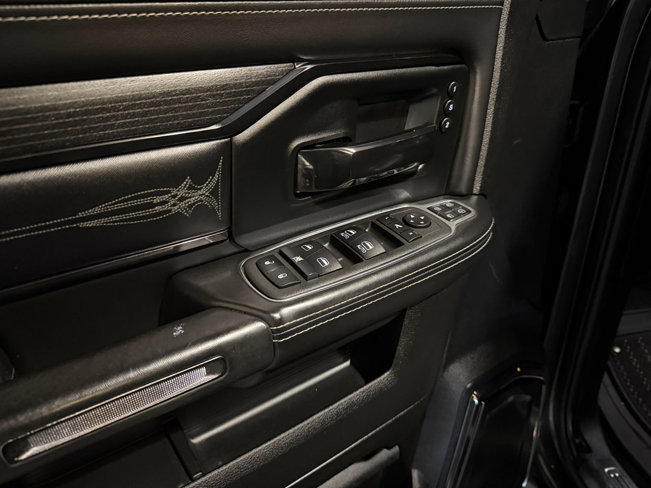 Used 2023 RAM 2500 Limited image 10