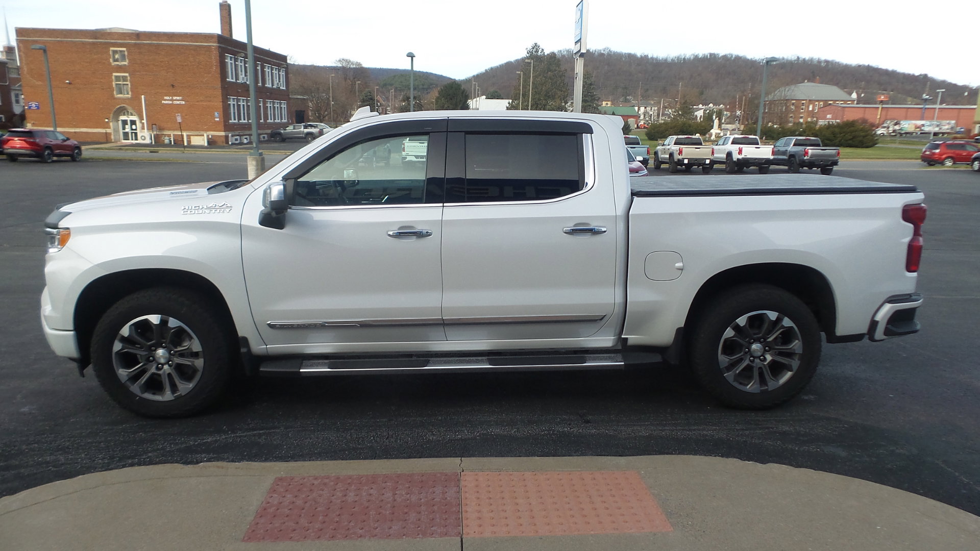 Used 2024 Chevrolet Silverado 1500 High Country w/ Technology Package image 6