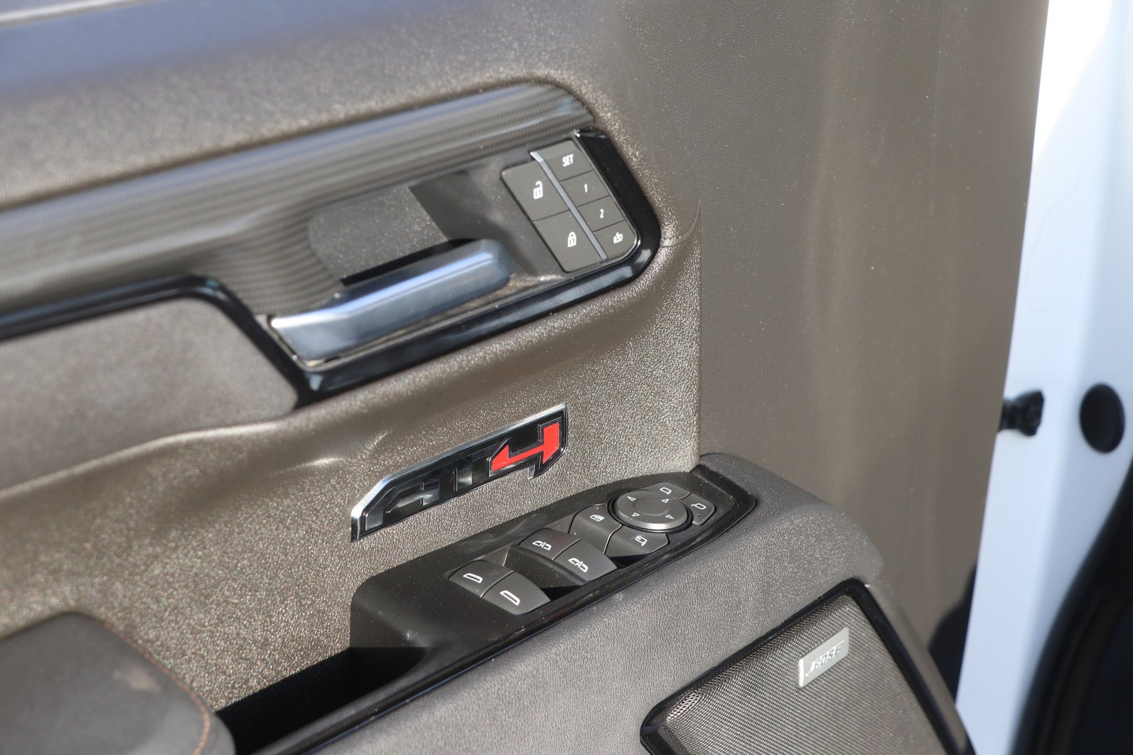 Used 2025 GMC Sierra 1500 AT4 image 11