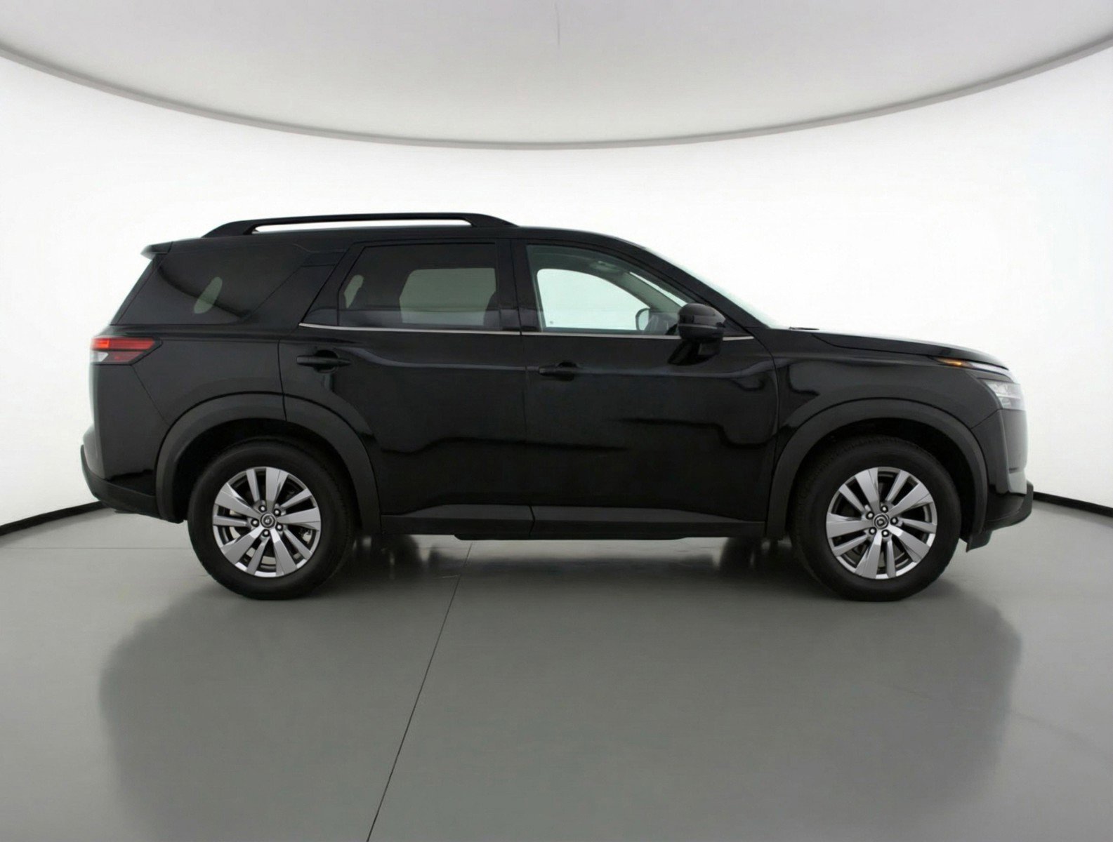 Used 2025 Nissan Pathfinder SV image 11