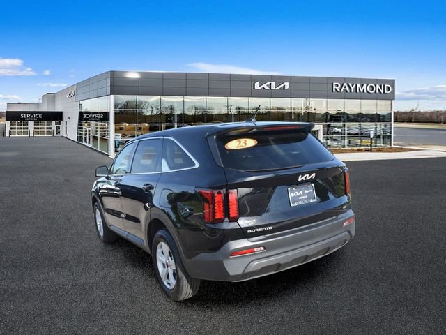 Certified 2023 Kia Sorento LX AWD/4WD image 5