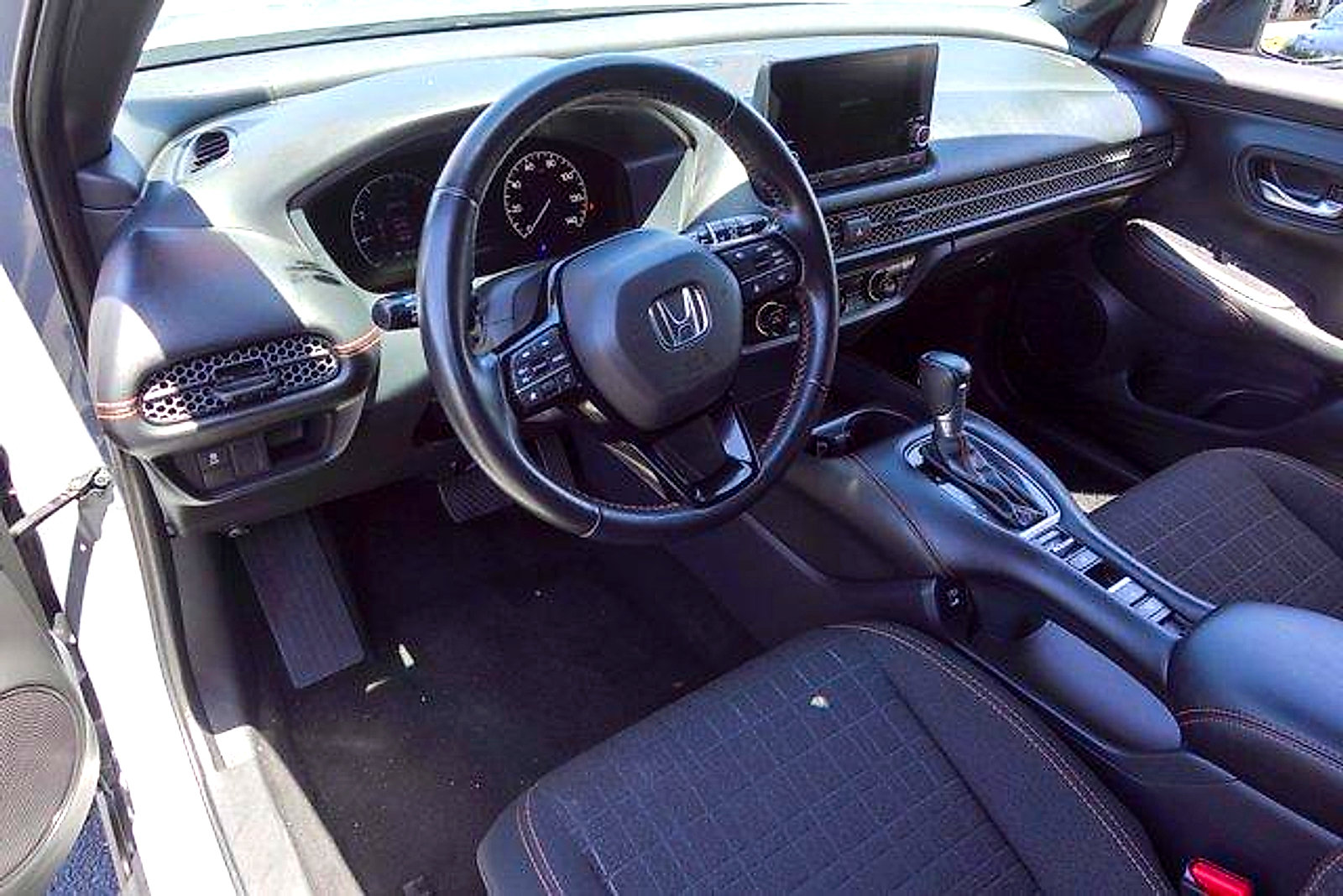 Used 2025 Honda HR-V Sport image 9