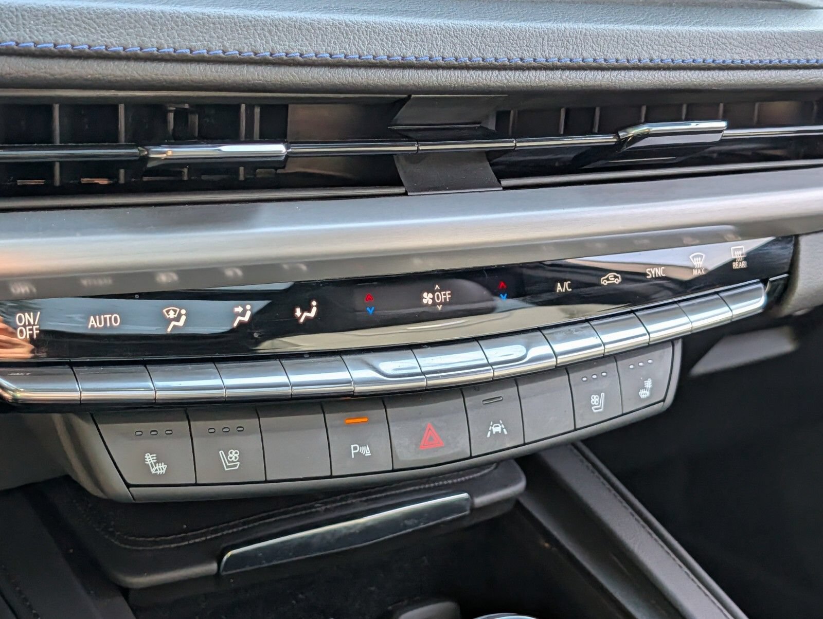 Certified 2024 Cadillac XT4 Sport AWD/4WD image 11