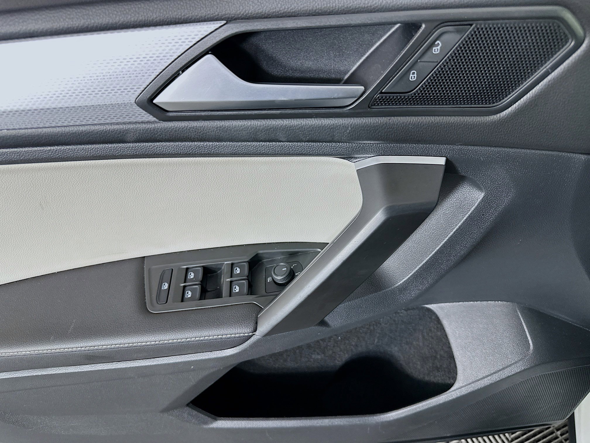 Used 2024 Volkswagen Tiguan S image 15