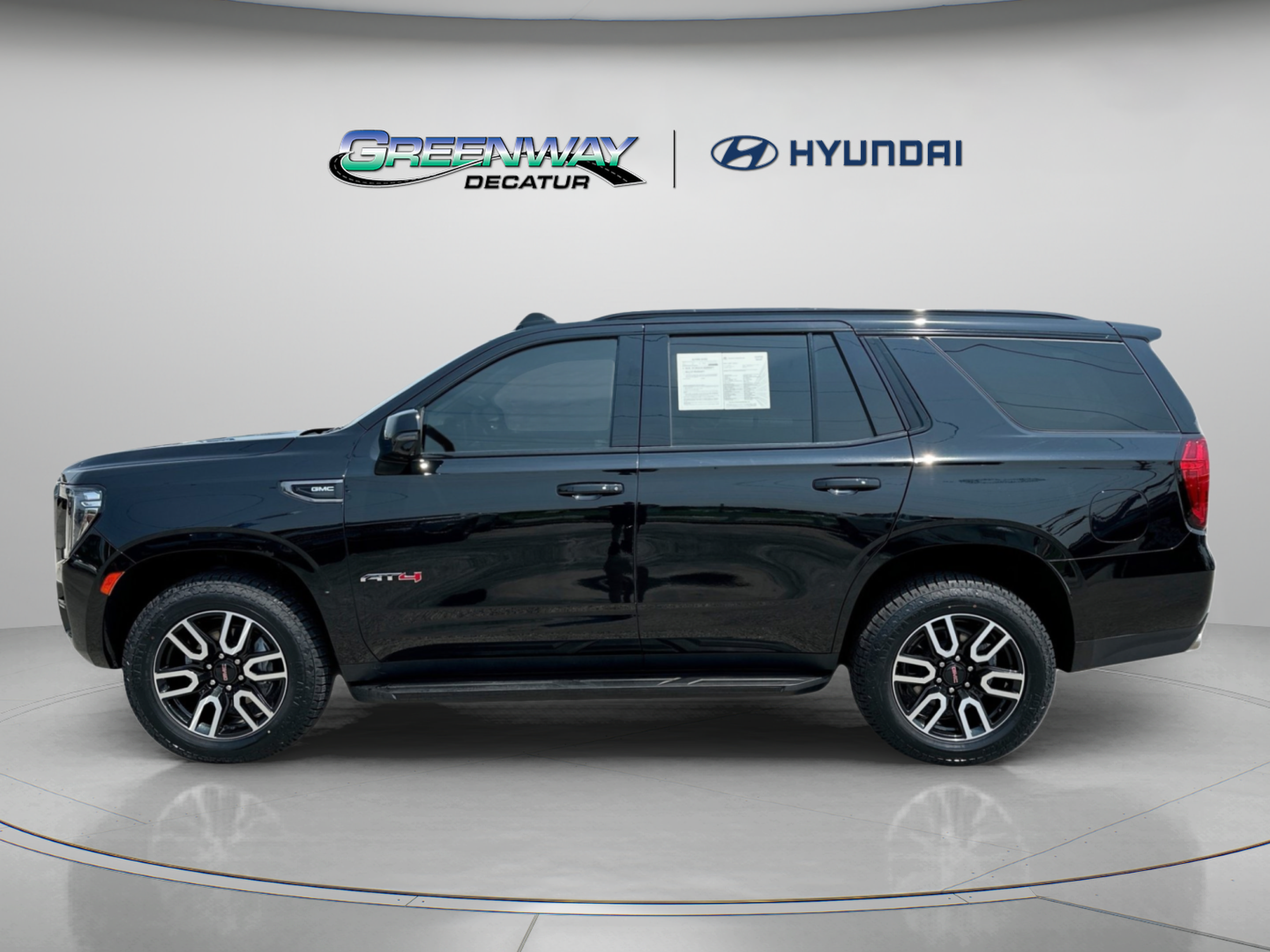 Used 2024 GMC Yukon AT4 w/ Technology Package AWD/4WD image 5