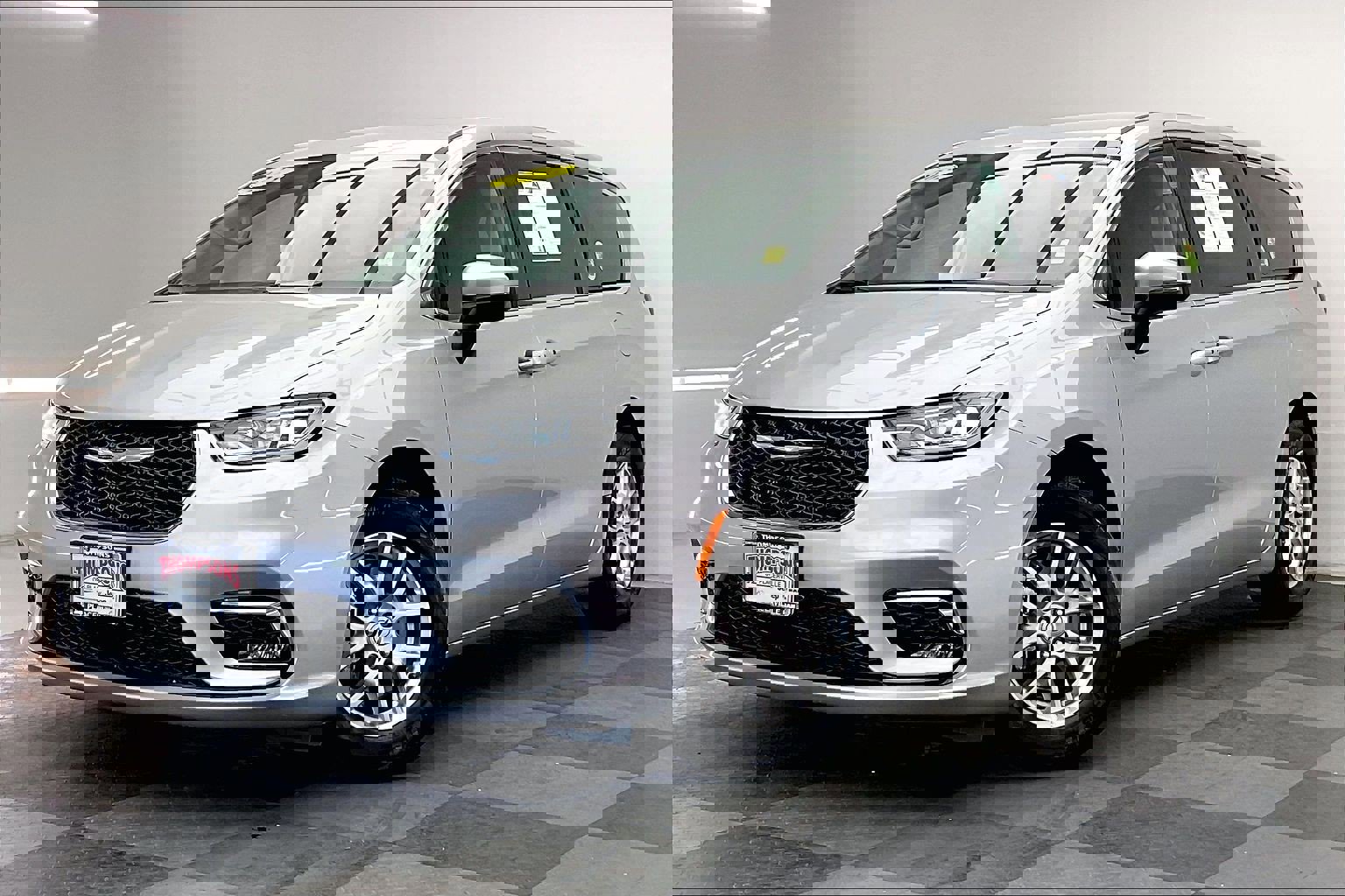 Used 2023 Chrysler Pacifica Touring-L image 12