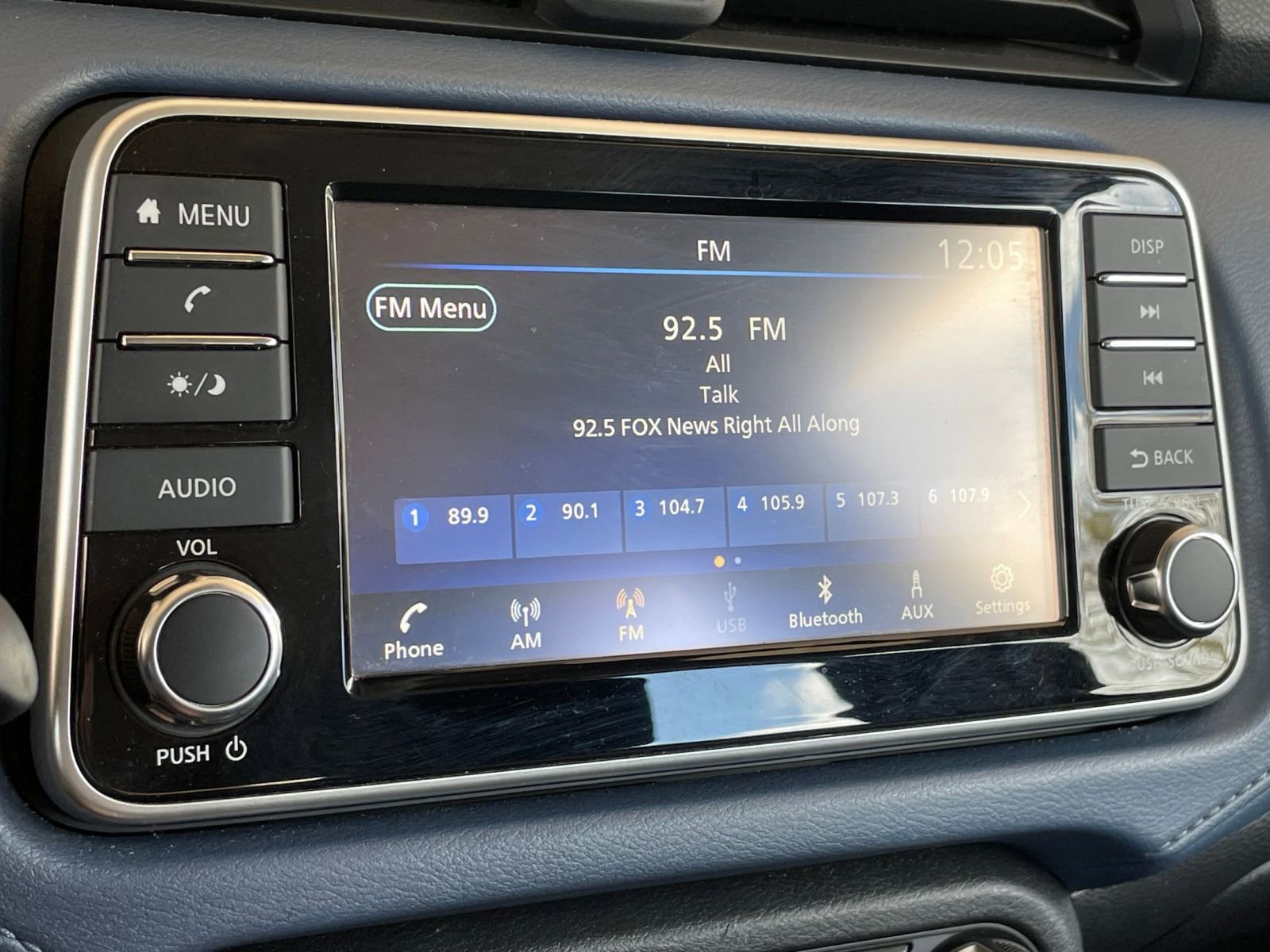 Used 2025 Nissan Versa SV image 20